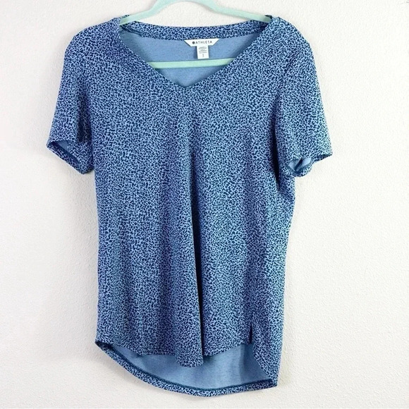 Athleta Breezy Scoop V-Neck Tee in Cheetah / Leopard / Animal Print Blue sz S - Picture 9 of 9
